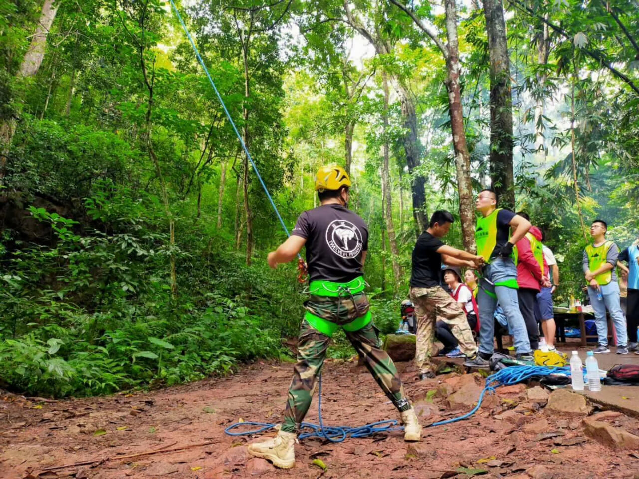 西雙版納熱帶雨林徒步穿越拓展團建