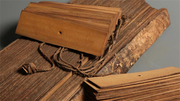 西雙版納非遺文化| 稱為“佛教熊貓”的貝葉經(jīng)，來西雙版納團(tuán)建必體驗(yàn)的項(xiàng)目之一